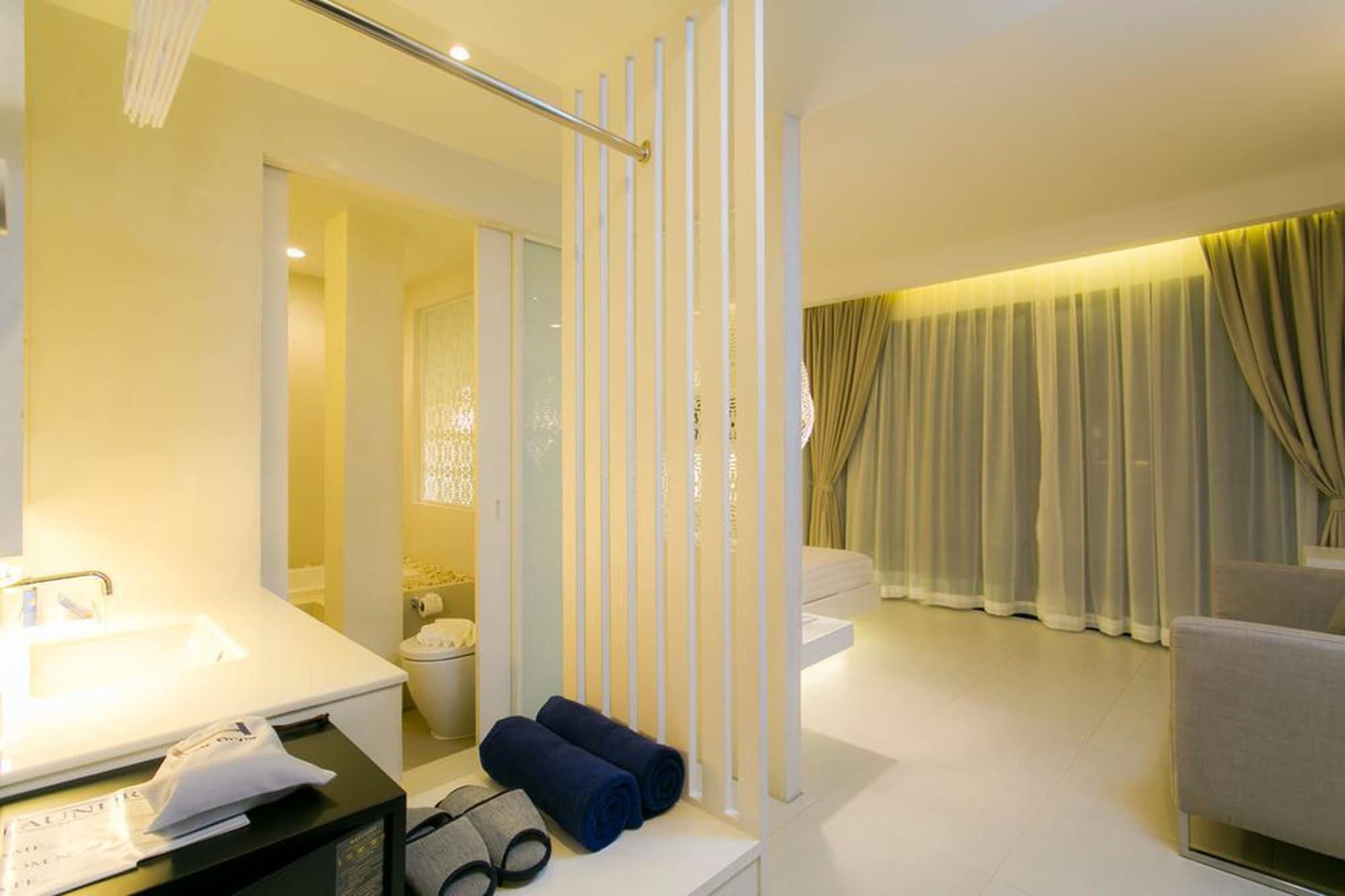 The House Patong Hotel Buitenkant foto
