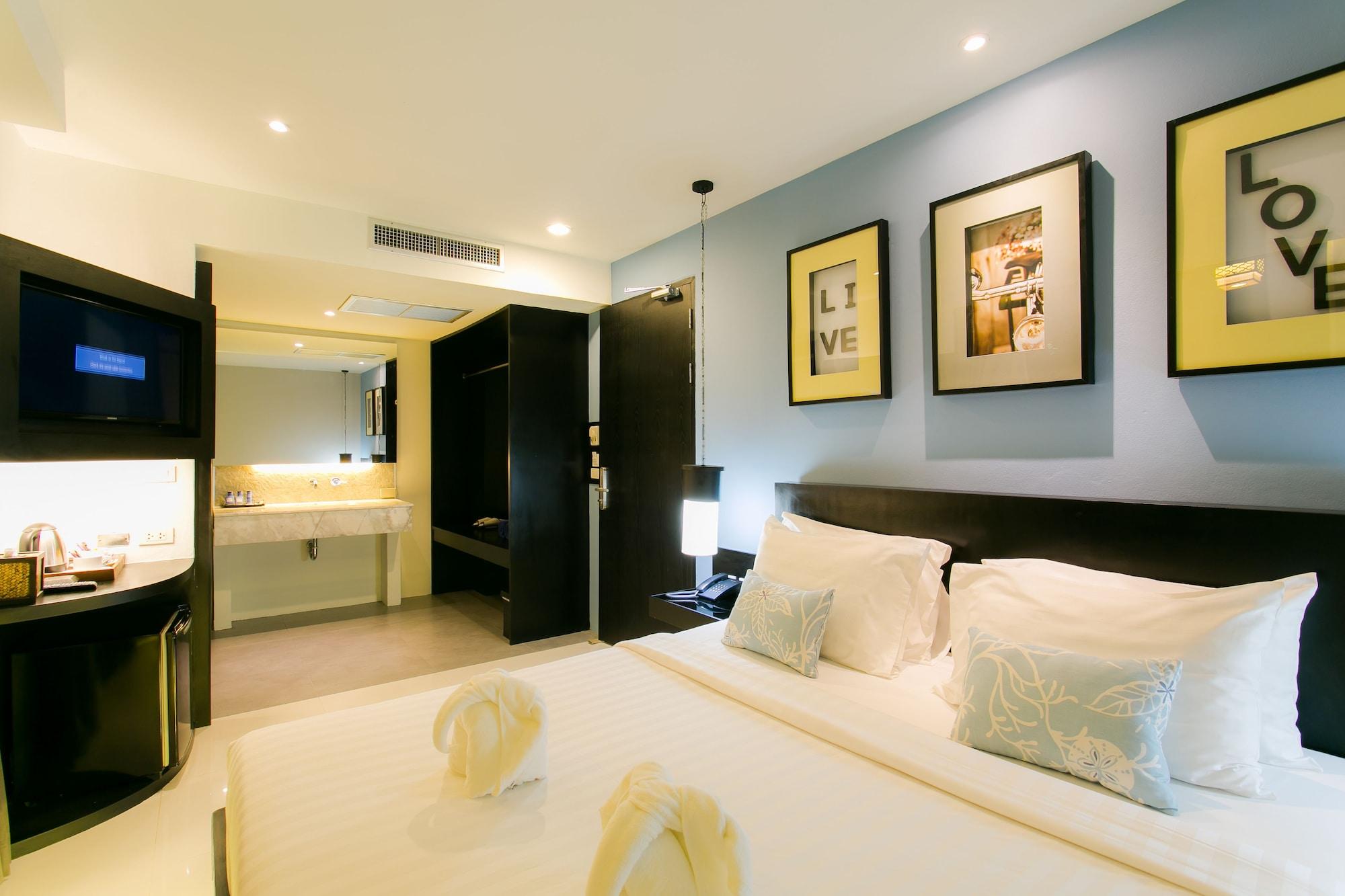 The House Patong Hotel Buitenkant foto