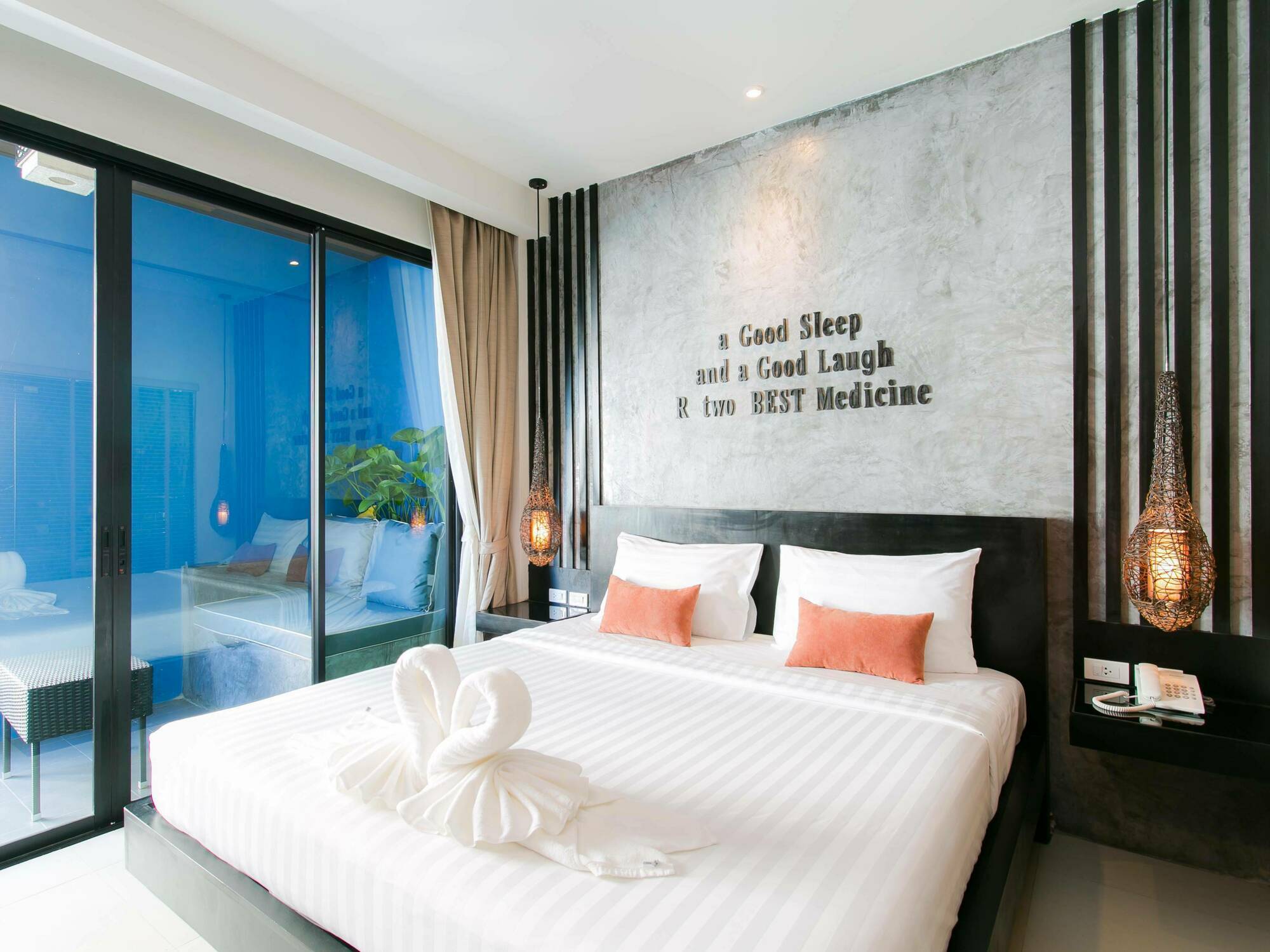 The House Patong Hotel Buitenkant foto
