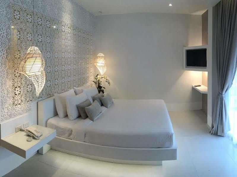The House Patong Hotel Buitenkant foto