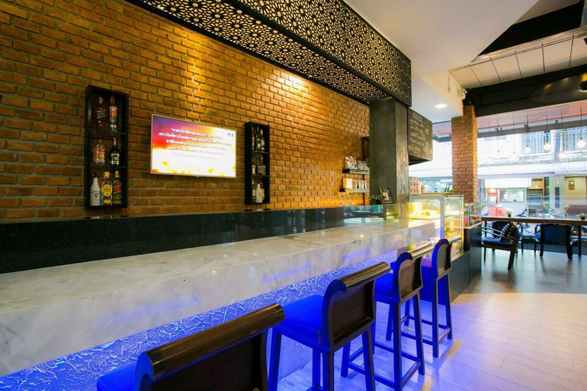 The House Patong Hotel Buitenkant foto
