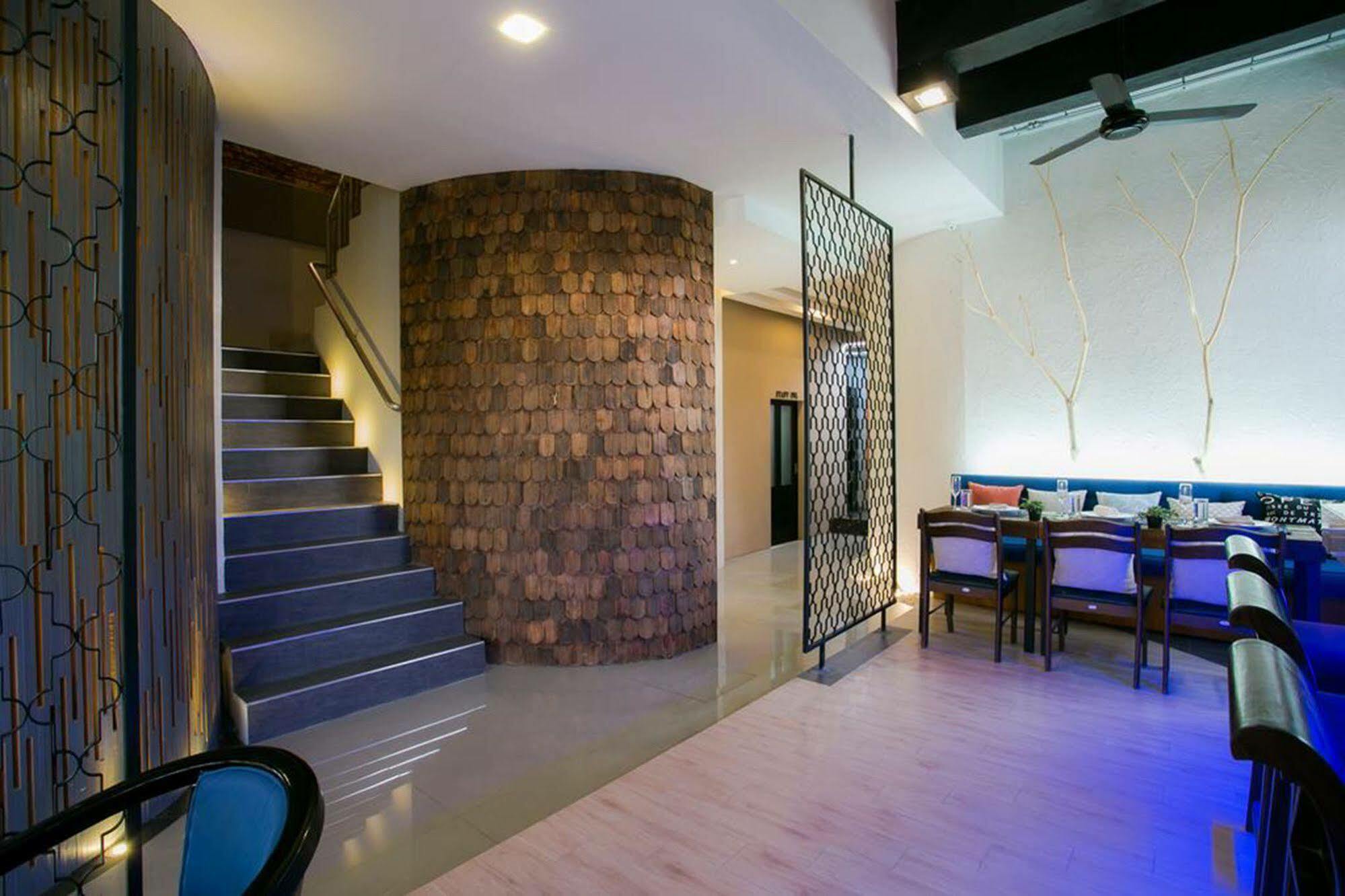 The House Patong Hotel Buitenkant foto